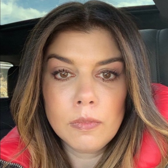 Meet your Posher, Ria - Picture 2 of 3